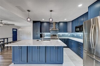 Building Photo - 1201 Douglas Dr