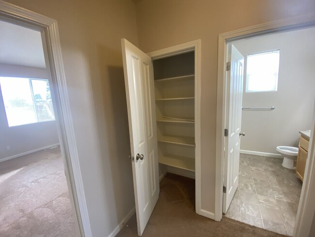 Building Photo - 1102 Breckenridge Dr