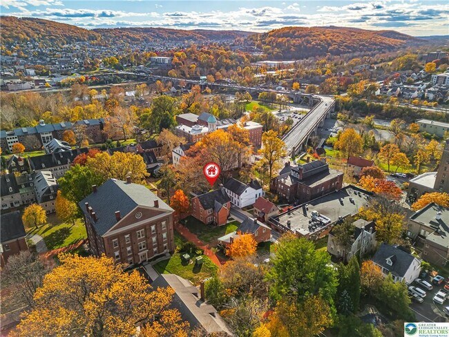 Building Photo - 426 Heckewelder Pl