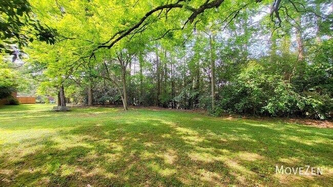 Building Photo - 5805 Nottoway Ct
