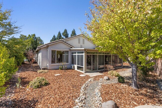 Building Photo - Sun City Lincoln Hills - property on quiet courtyard with garden service