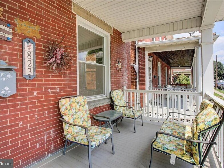 Building Photo - 823 Mulberry Ave