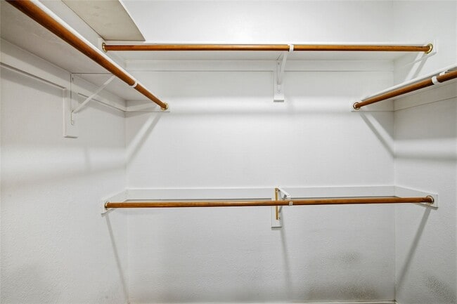 Building Photo - 2305 Orchid Dr