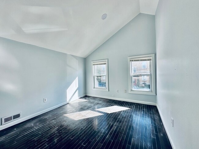 Building Photo - 10 Kensington St