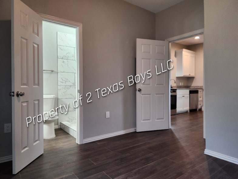 Building Photo - 101 N Pecan St
