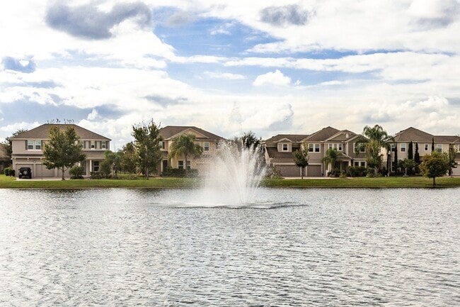 Building Photo - Beautiful Waterfront Home (4/3.5) in Grove...