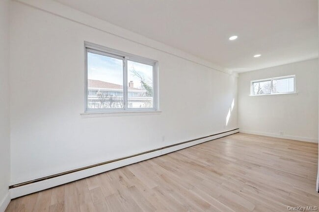 Building Photo - 482 Harbor Dr