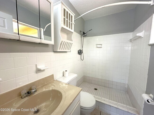 Building Photo - 1082 Madrid Rd