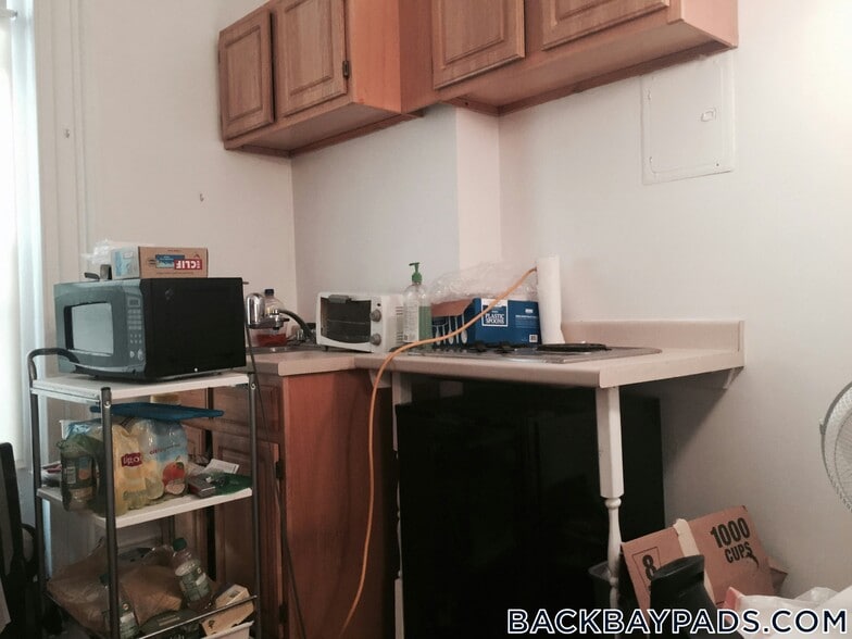 Building Photo - 405 Beacon St