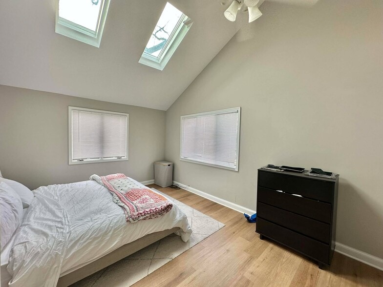 Building Photo - 1228 N Stuart St