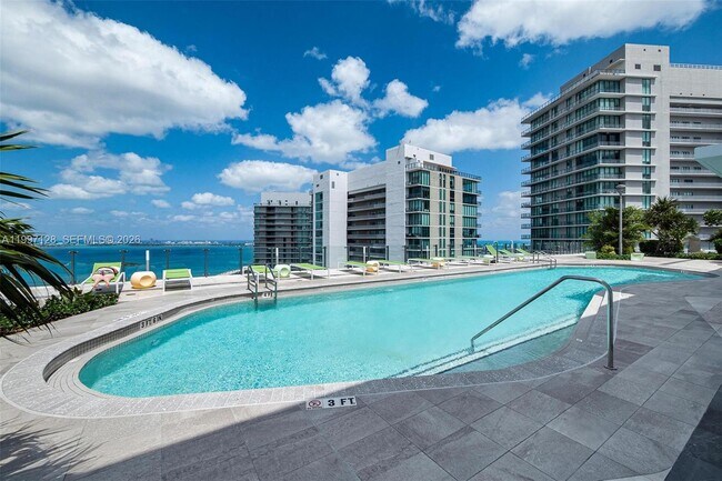 Building Photo - 501 NE 31st St