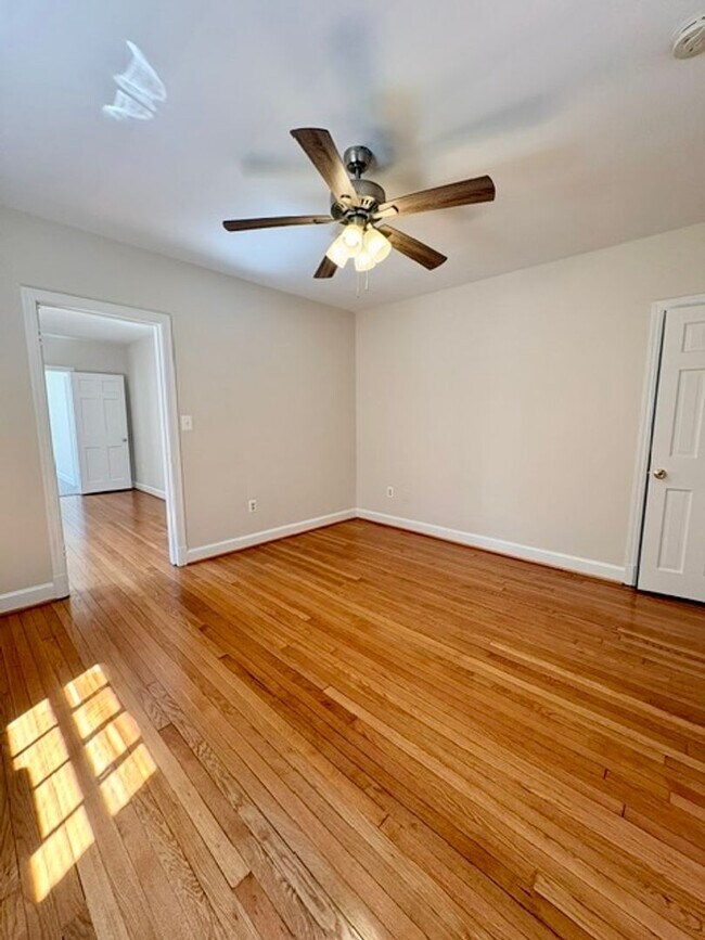 Building Photo - 4534 Avondale St