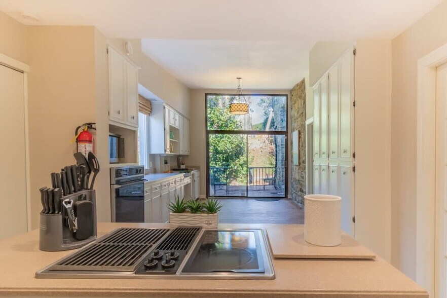 Building Photo - 1414 Dinglewood Dr