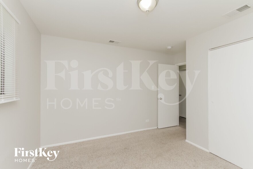 Building Photo - 17031 S 88th Ave