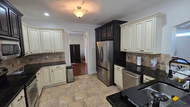 Building Photo - 103 Clarissa Dr