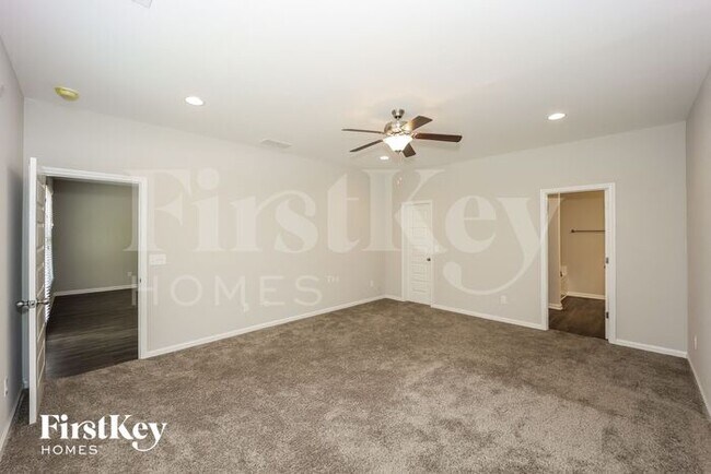 Building Photo - 209 Grove Pointe Dr