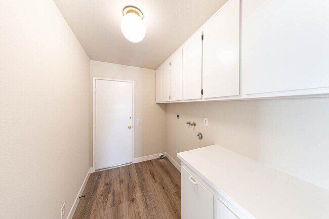 Building Photo - Upgraded 4 bedroom Fountain Valley Home