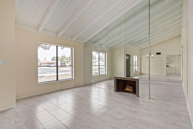 Building Photo - 3917 W Juniper Ave