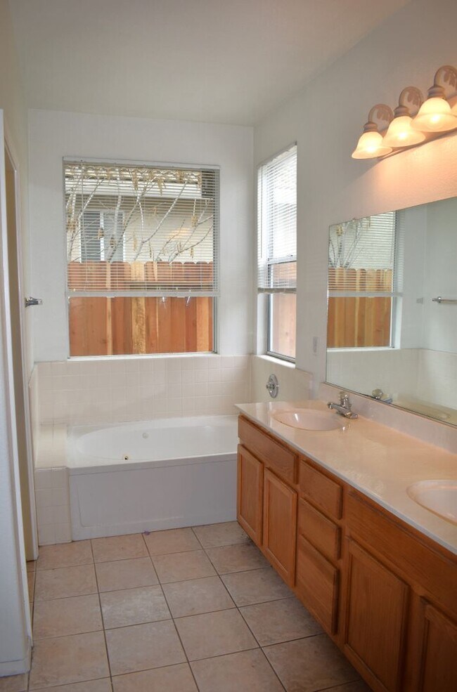 Building Photo - 7836 Calzada Way