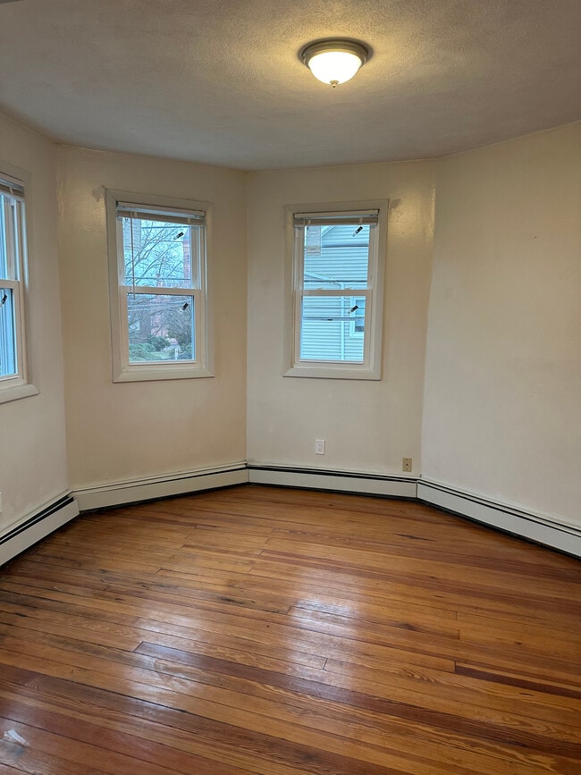 Building Photo - 46 Gesler St