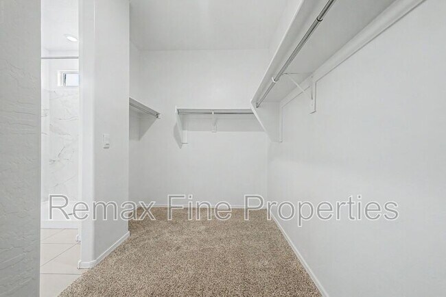 Building Photo - 15543 W Desert Hollow Dr