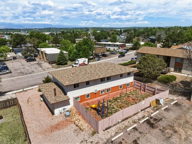 Building Photo - 1447 Nokomis Dr