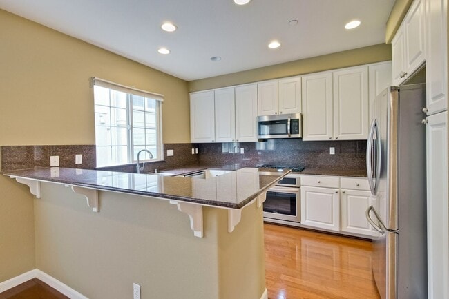 Building Photo - Modern Communication Hill Townhome | Panoramic Mountain Views