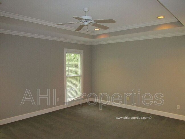 Building Photo - 6031 Rosemont Rd
