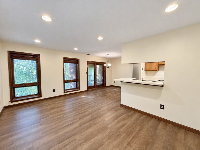 Building Photo - 23241 Rosewood Ct