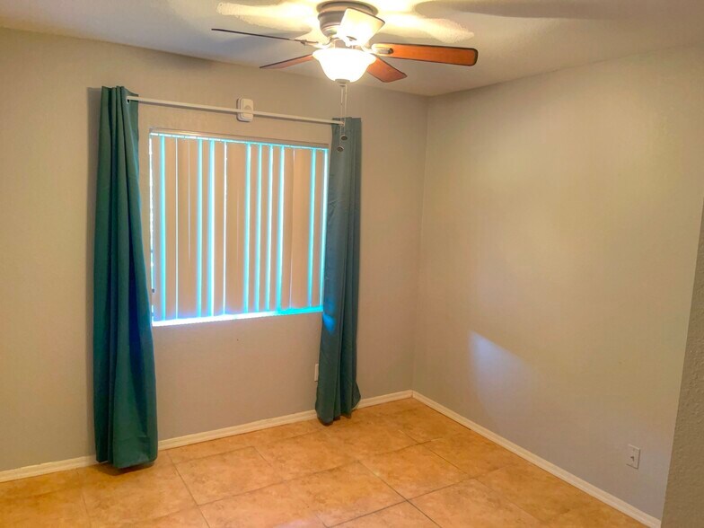 Building Photo - 17 E Ruth Ave