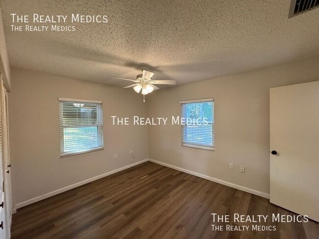 Building Photo - 218 Temple Cir