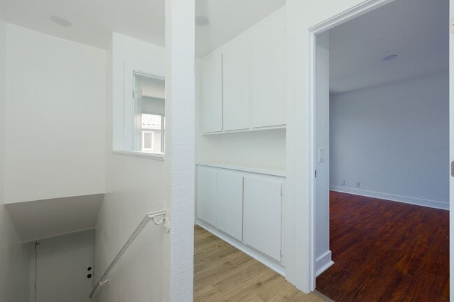 Building Photo - 2 Bedroom + 1.5 Bathroom Condo | Fashion Park Oxnard | Unfurnished