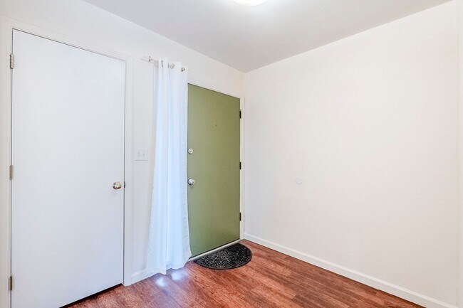 Building Photo - 3 Bed 2.5 Bath Pet-Friendly Retreat by The...