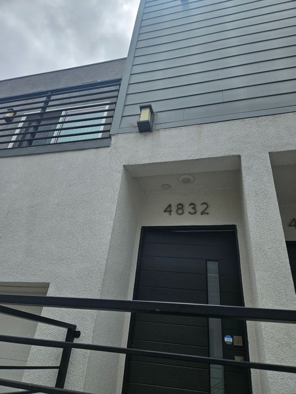 Building Photo - 4832 Saturn St