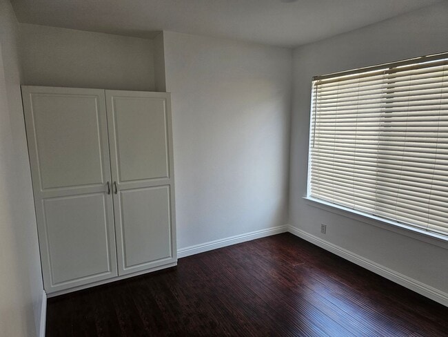 Building Photo - $3850 / 3br - Condo 3 beds 2 baths (West LA)