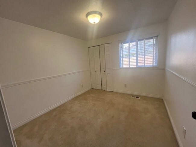 Building Photo - 3 Bedroom 2 Bath Dundee OR 97115