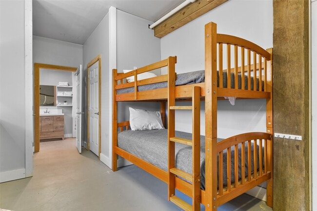 Building Photo - 4029 Fort Bend Dr