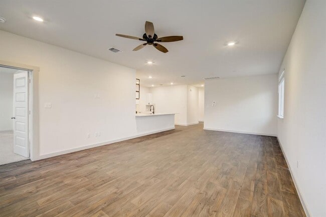 Building Photo - 131 Big Sandy Creek Dr