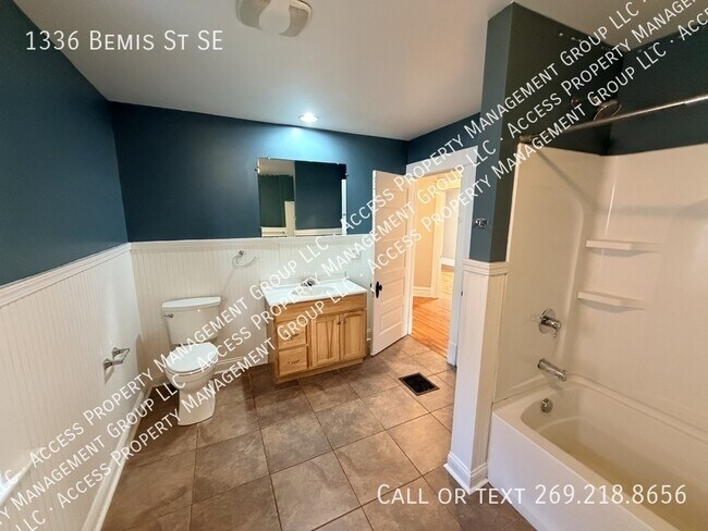 Building Photo - 1336 Bemis St SE