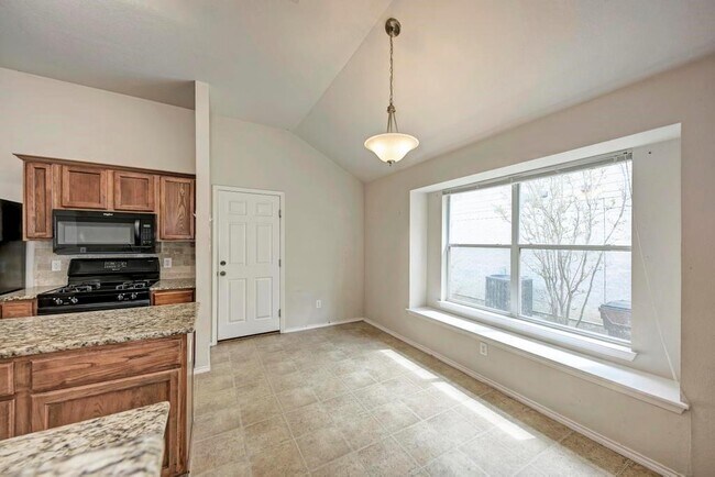 Building Photo - 1124 Alexandria Way