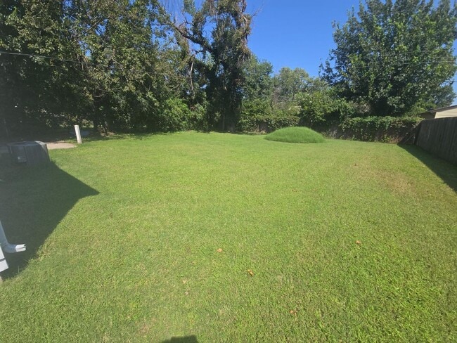 Building Photo - Charming 3-Bedroom Home with Large Yard