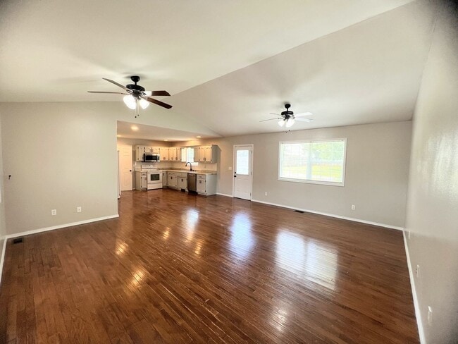 Building Photo - Fenced home close to FLW!