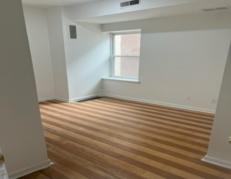 Building Photo - 752 N 40th St