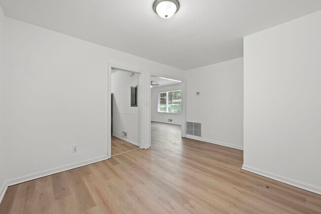 Building Photo - 2137 Kimberly Rd SW