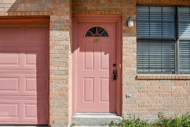 Building Photo - 9400 Bellaire Blvd