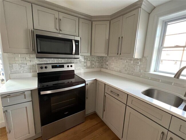 Building Photo - 5 Church St