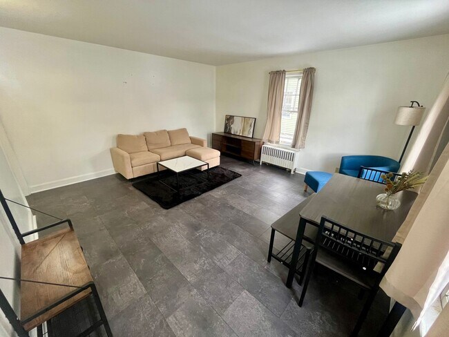 Building Photo - 95 Mitchell Ave