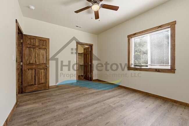 Building Photo - 2 Bedroom 1 Bathroom Home with a Single Car Garage Available in Blanchard!