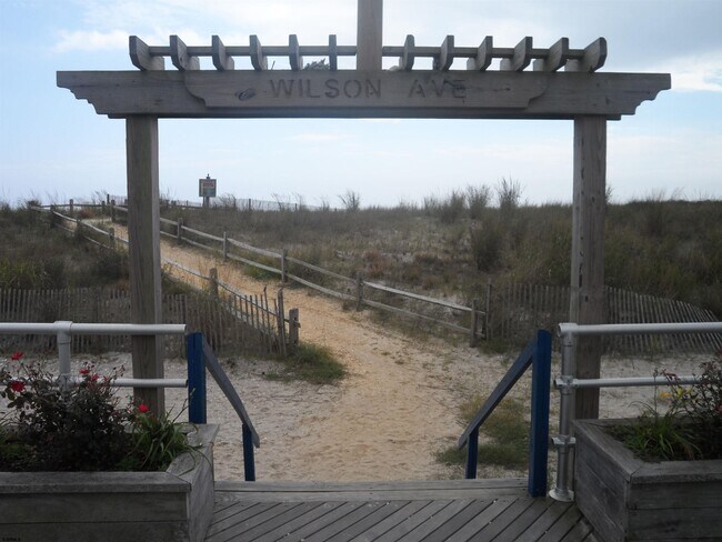 Building Photo - 3501 Boardwalk