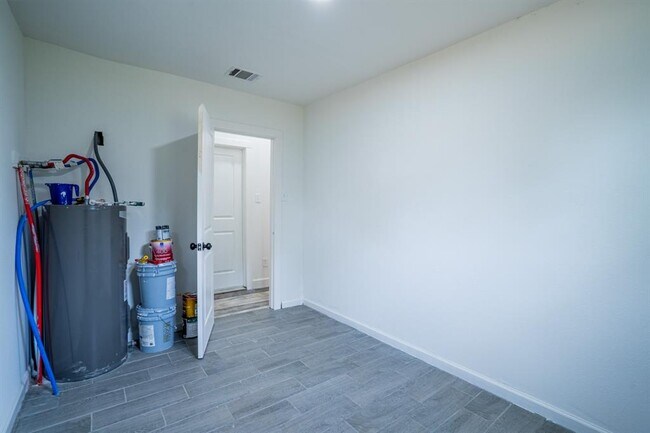 Building Photo - 689 Wilderness Trail